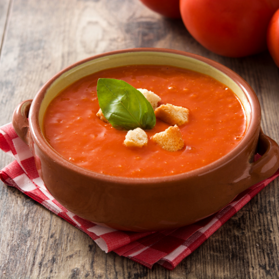 Kıtır Ekmekli Gazpacho Çorbası