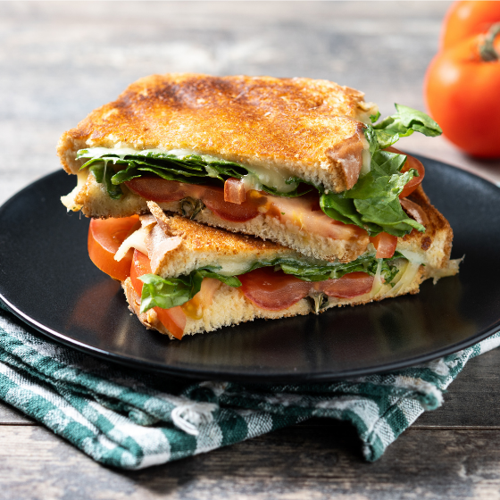 Domatesli Fesleğenli Yaz Tostu